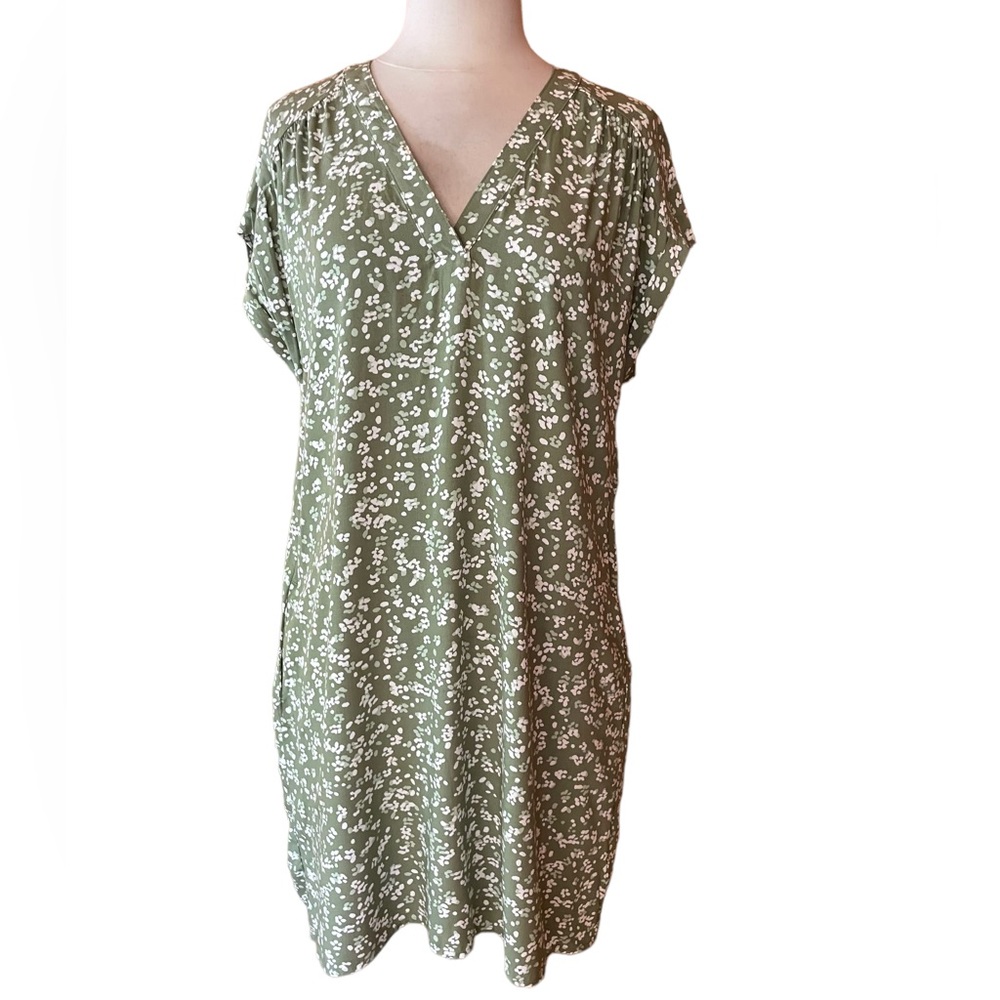 NWT Gap Floral, V-Neck Dress‎